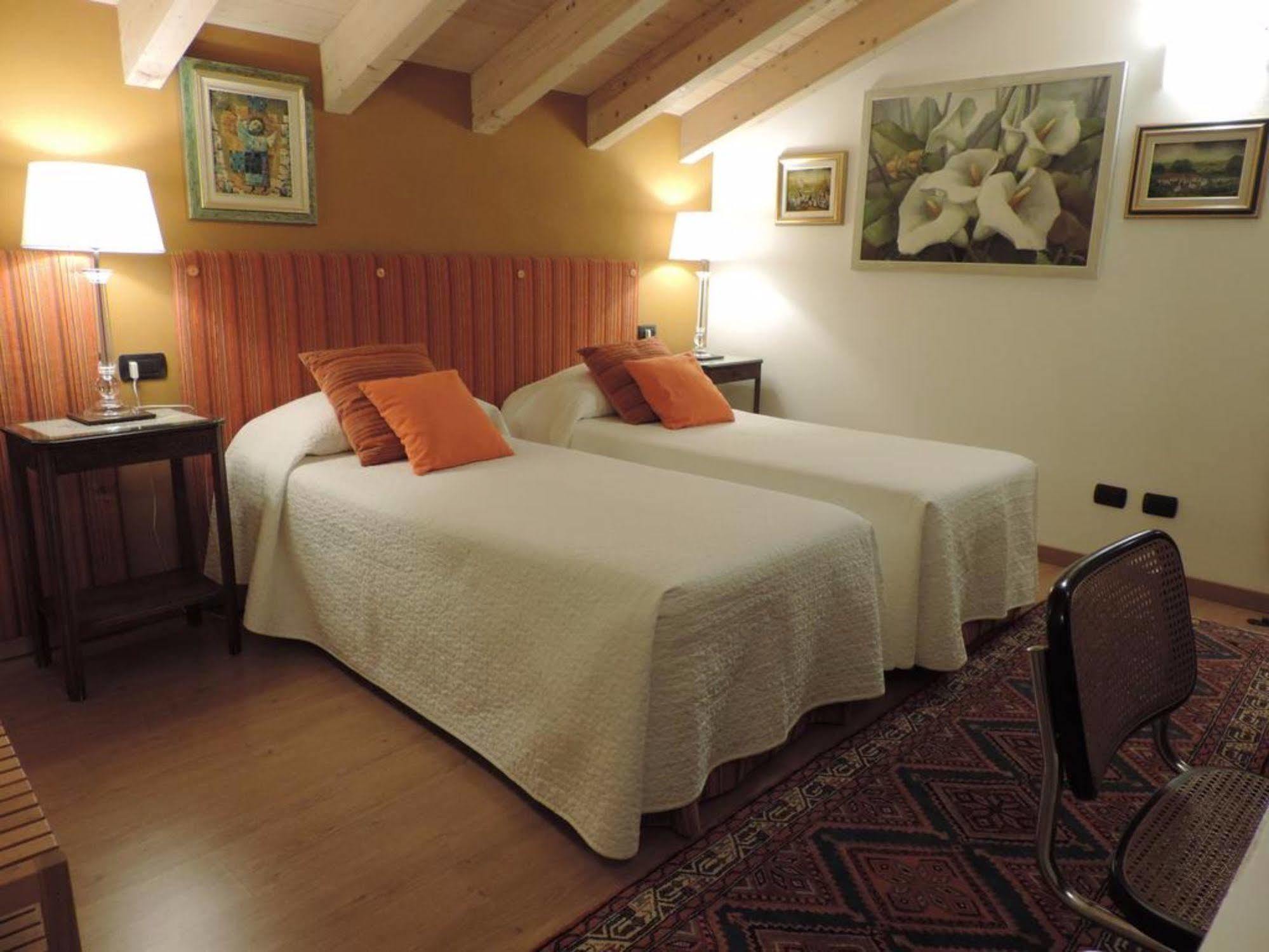 La Collina Since 2008 No Smoking B&B 바레세 외부 사진
